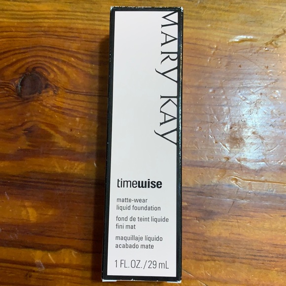 Mary Kay TimeWise Matte-Wear Foundation Beige 4